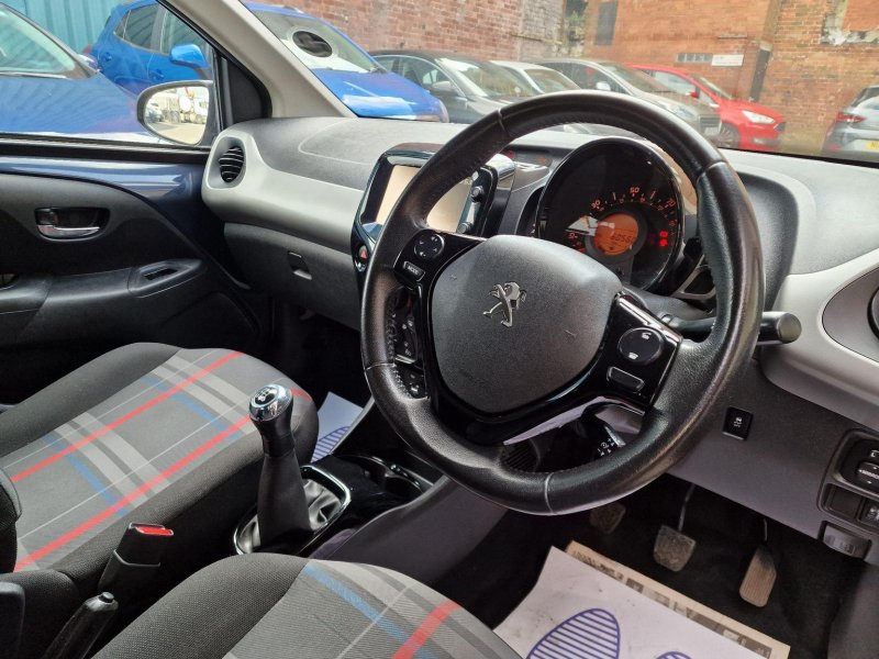 PEUGEOT 108