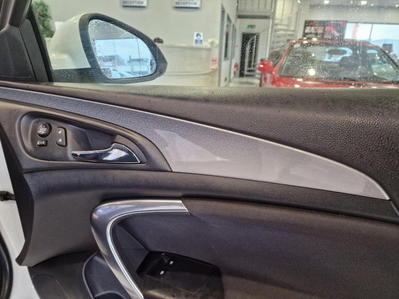 VAUXHALL INSIGNIA