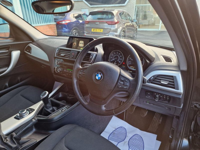 BMW 1 SERIES