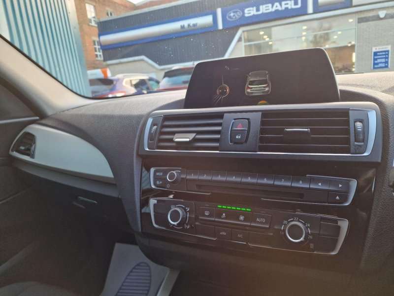 BMW 1 SERIES
