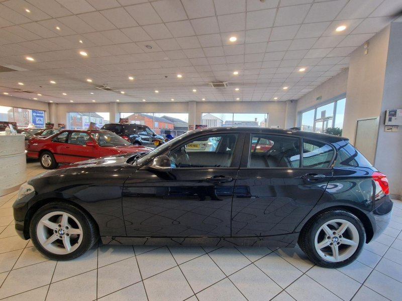 BMW 1 SERIES