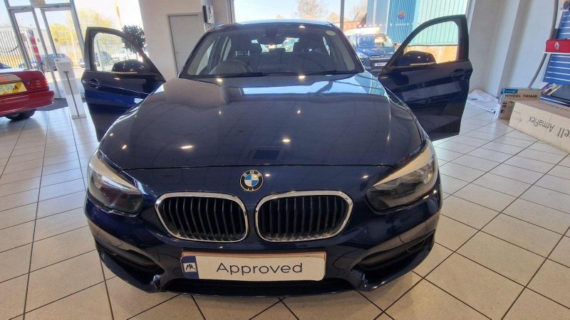 BMW 1 SERIES